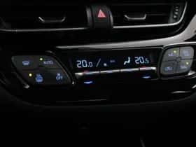 Toyota C-HR (2022) thumbnail 10