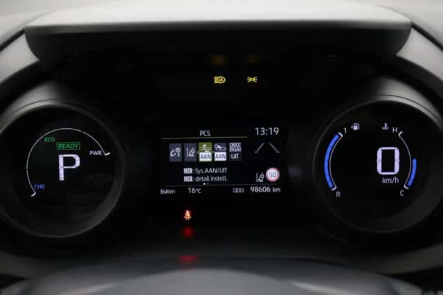 Toyota Yaris (2022) thumbnail 3