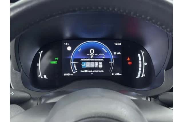 Toyota Yaris Cross (2024) thumbnail 3