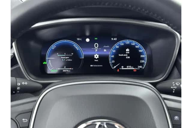 Toyota Corolla (2025) thumbnail 3