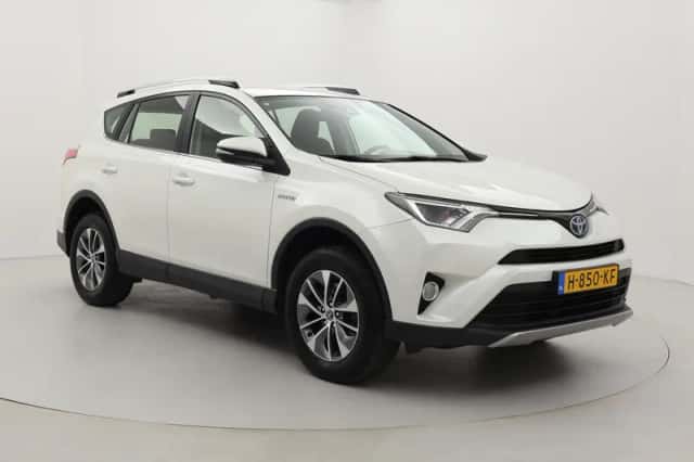 Toyota RAV4 (2016) thumbnail 1