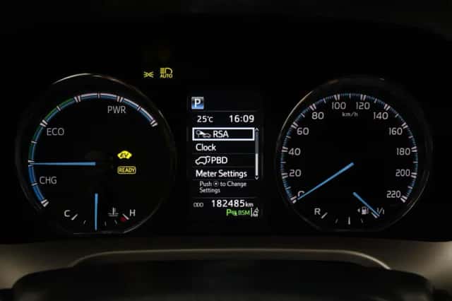 Toyota RAV4 (2016) thumbnail 3