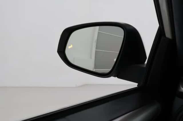 Toyota RAV4 (2016) thumbnail 6