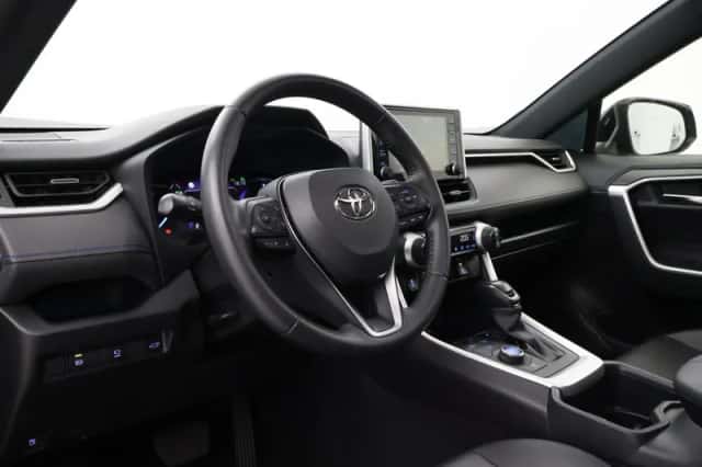 Toyota RAV4 (2023) thumbnail 2