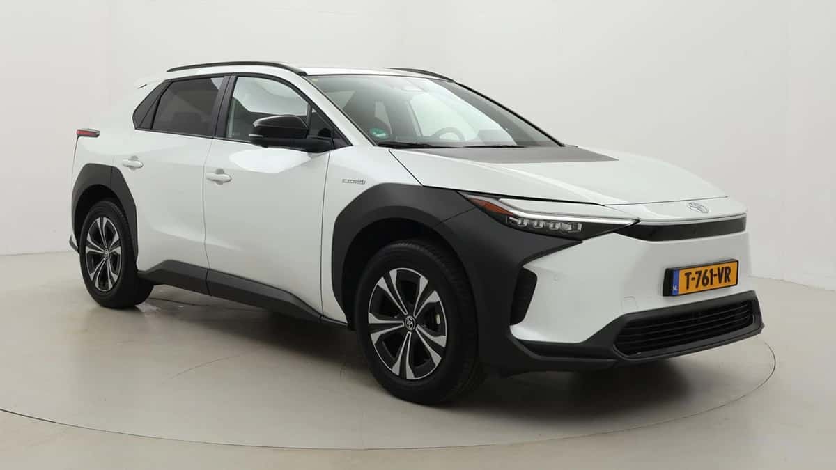 Toyota bZ4X (2023) — foto 1