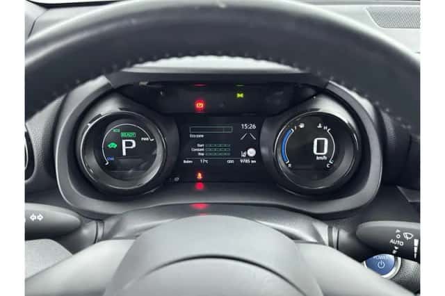 Toyota Yaris (2022) thumbnail 3