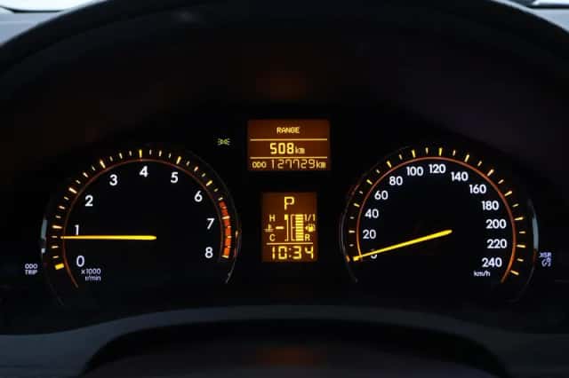 Toyota Avensis (2011) thumbnail 3