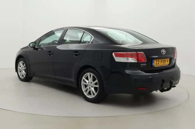 Toyota Avensis (2011) thumbnail 4