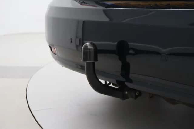 Toyota Avensis (2011) thumbnail 5