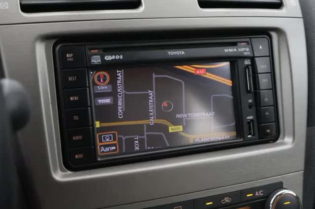 Toyota Avensis (2011) thumbnail 6