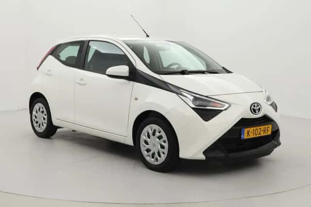Toyota Aygo (2021) thumbnail 1