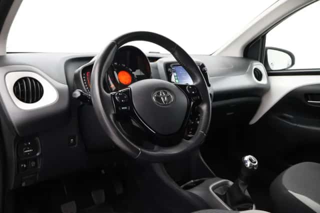 Toyota Aygo (2021) thumbnail 2
