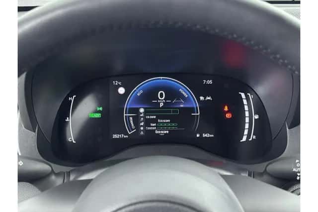 Toyota Yaris Cross (2025) thumbnail 3