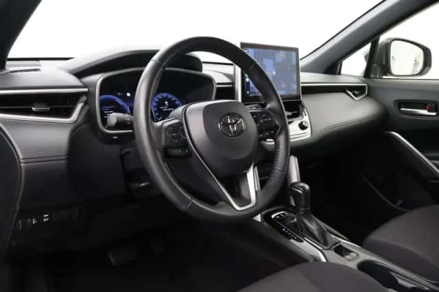 Toyota Corolla (2023) thumbnail 2