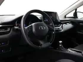 Toyota C-HR (2023) thumbnail 2