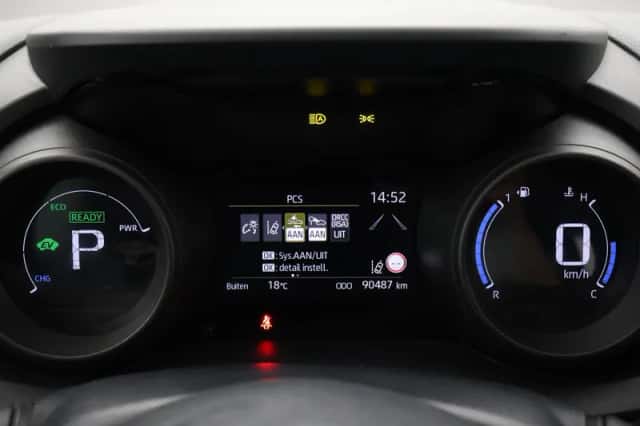 Toyota Yaris (2021) thumbnail 3