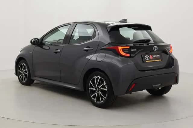 Toyota Yaris (2021) thumbnail 4