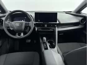Toyota C-HR (2024) thumbnail 2