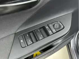 Toyota C-HR (2024) thumbnail 12