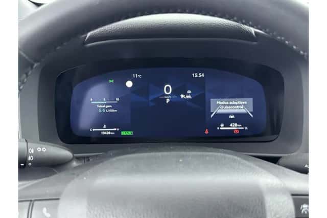 Toyota C-HR (2024) thumbnail 3