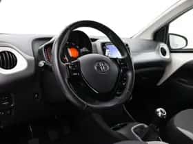 Toyota Aygo (2021) thumbnail 2