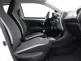 Toyota Aygo (2021) thumbnail 29