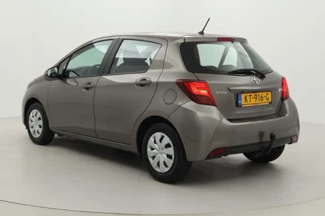 Toyota Yaris (2016) thumbnail 4