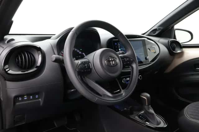 Toyota Aygo X (2024) thumbnail 2