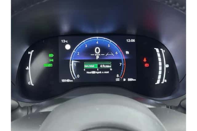 Toyota Yaris (2025) thumbnail 3