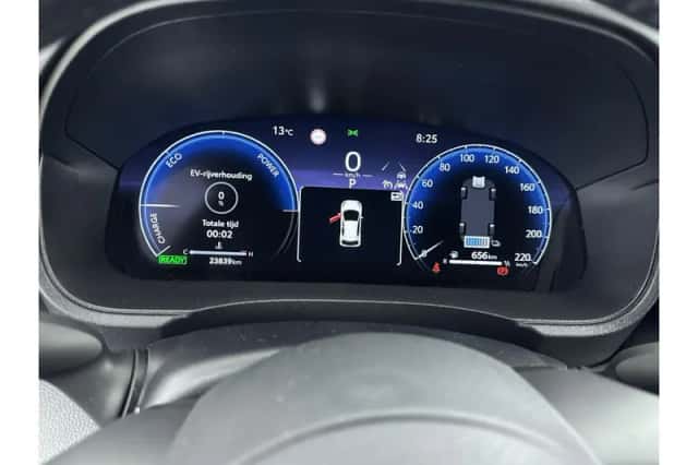 Toyota Yaris (2024) thumbnail 3