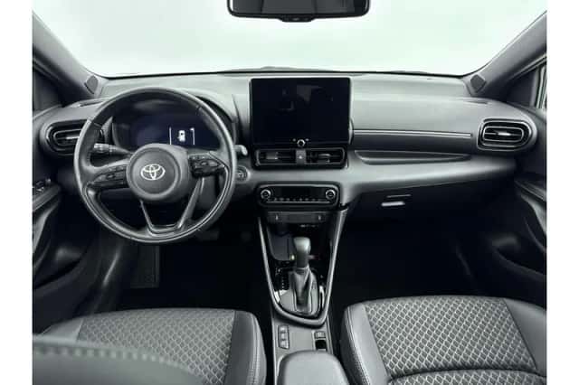 Toyota Yaris (2024) thumbnail 2