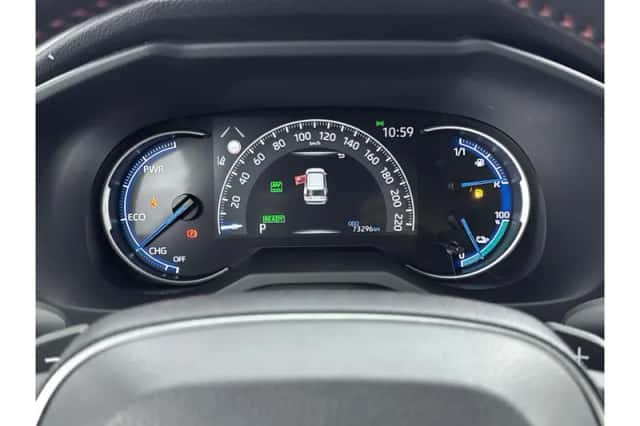 Toyota RAV4 (2022) thumbnail 3