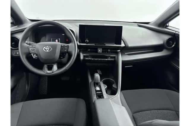 Toyota C-HR (2024) thumbnail 2