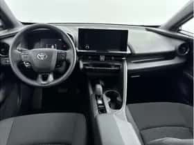 Toyota C-HR (2024) thumbnail 2