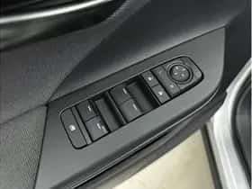 Toyota C-HR (2024) thumbnail 17