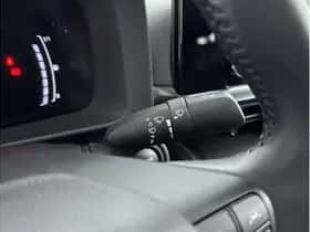 Toyota C-HR (2024) thumbnail 25