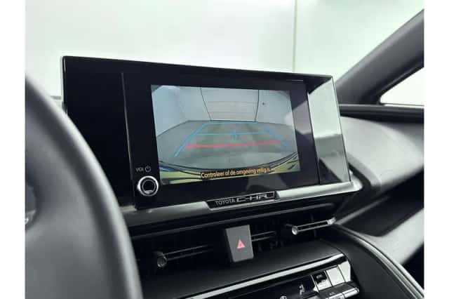 Toyota C-HR (2024) thumbnail 5