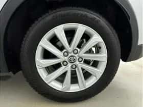 Toyota C-HR (2024) thumbnail 7
