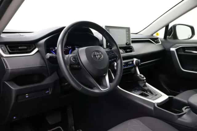 Toyota RAV4 (2022) thumbnail 2