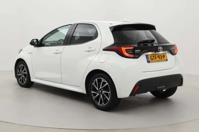Toyota Yaris (2021) thumbnail 4