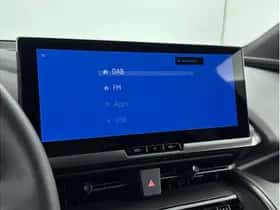 Toyota C-HR (2025) thumbnail 16
