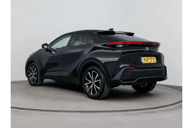 Toyota C-HR (2025) thumbnail 3