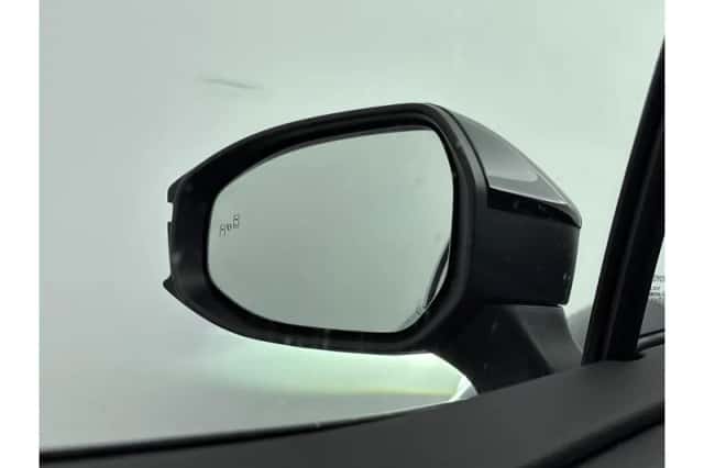 Toyota C-HR (2025) thumbnail 4
