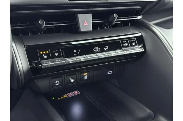 Toyota C-HR (2025) thumbnail 6
