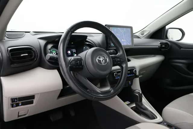 Toyota Yaris (2023) thumbnail 2