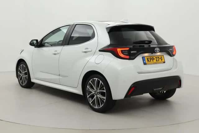 Toyota Yaris (2023) thumbnail 4