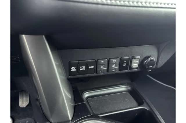 Toyota RAV4 (2018) thumbnail 6