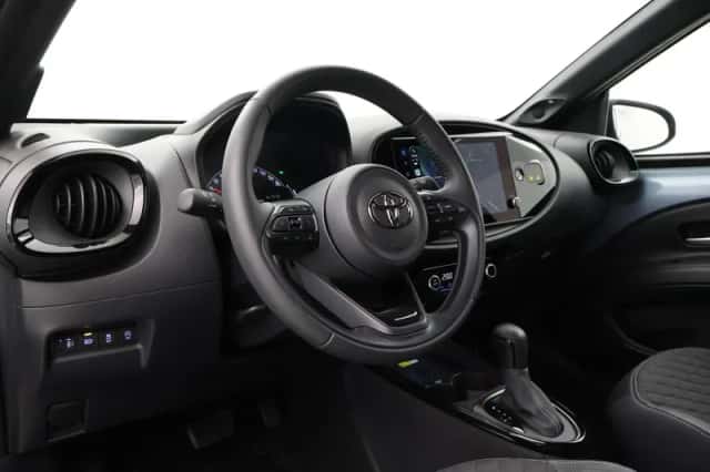 Toyota Aygo X (2024) thumbnail 2