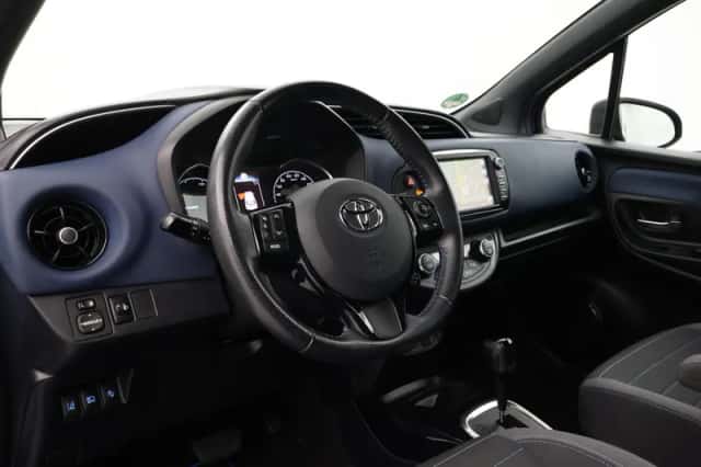 Toyota Yaris (2018) thumbnail 2