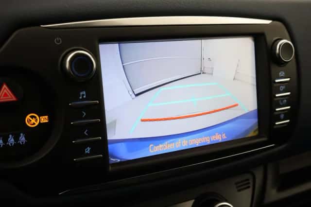 Toyota Yaris (2018) thumbnail 6